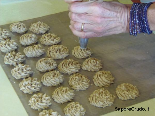 Preparazione dei Biscotti raw di Grano Saraceno